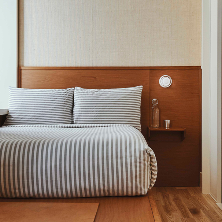 Licorice Minimalist Wall Lamp - Final Sale